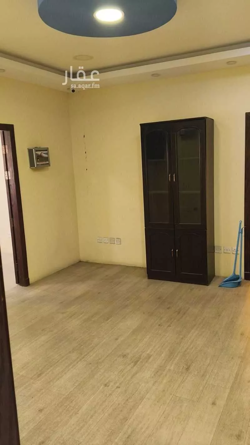 مكتب 500 م² في احد 3