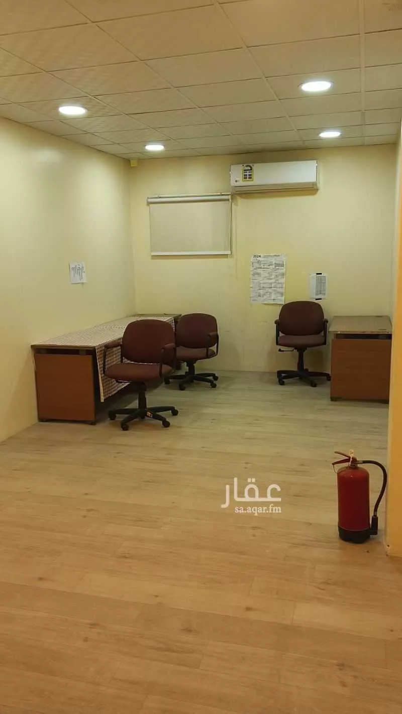مكتب 500 م² في احد 5
