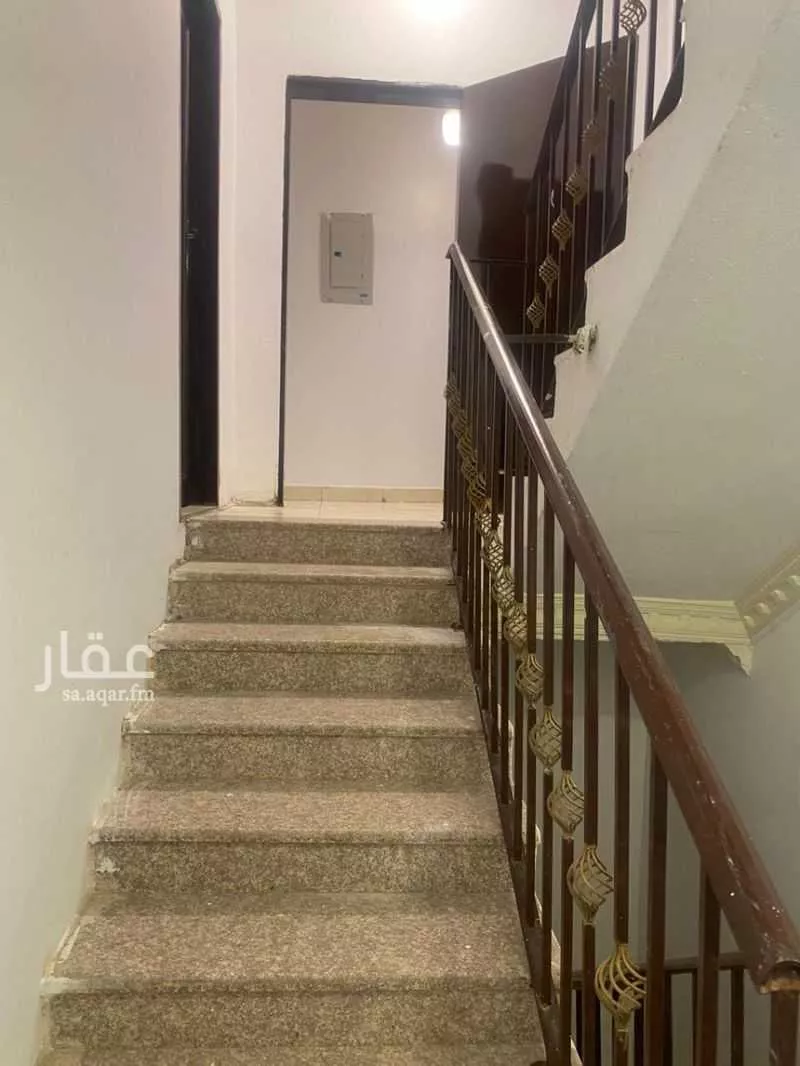 2 bedroom floor in Al Aziziyah 1