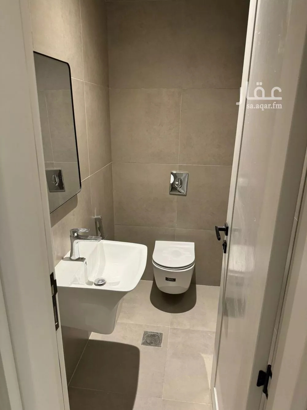 شقة 3 غرف في الملقا 5