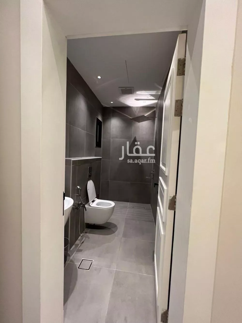 شقة 3 غرف في الملقا 4