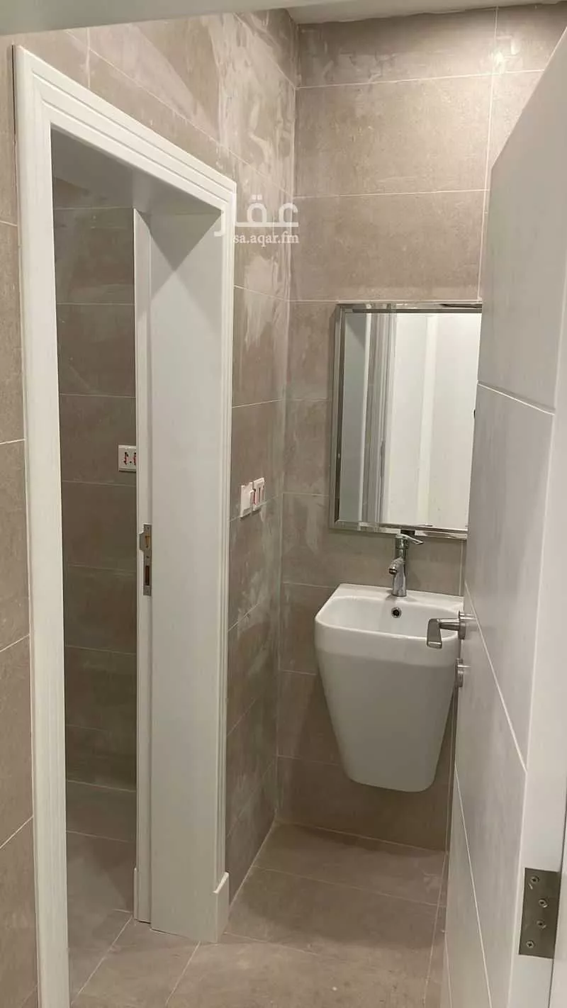 مكتب 1060 م² في العليا 3