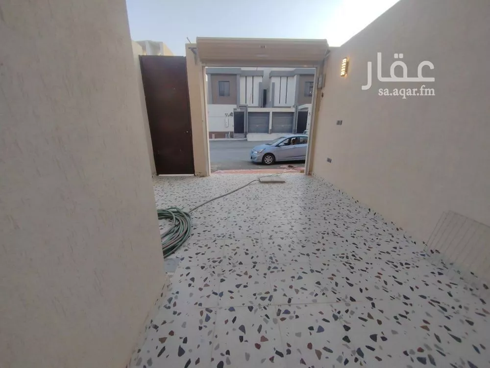 فيلا 5 غرف في طيبة 2