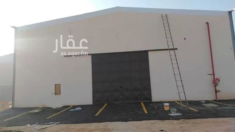 مستودع 400 م² في المصفاة 1