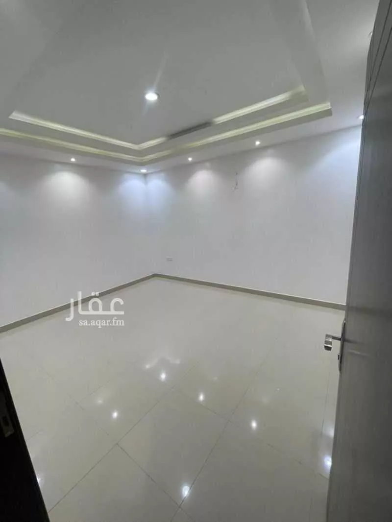 3 bedroom floor in Al Aridh 2