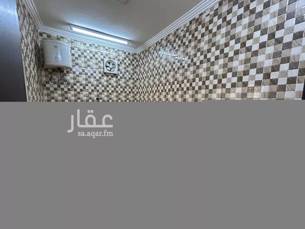 3 bedroom floor in Al Aziziyah 1