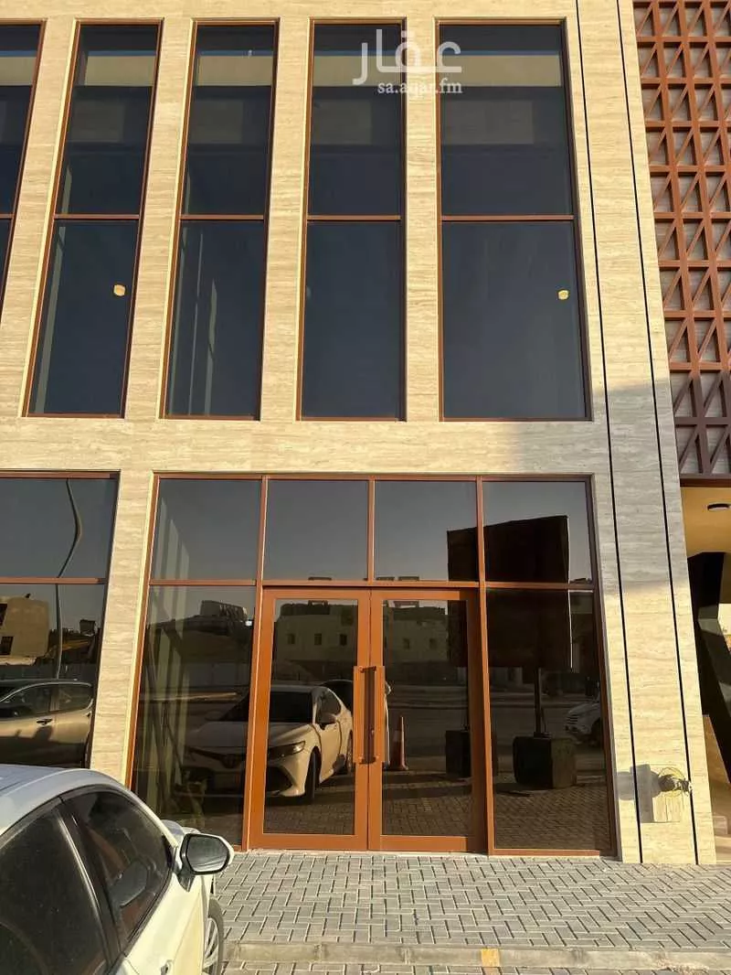 محل 1050 م² في النرجس 2