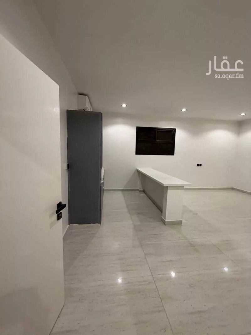 3 bedroom floor in Al Aqiq 2