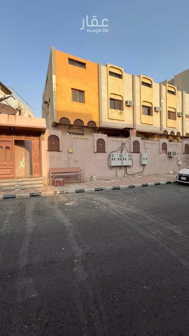 عمارة 956 م² في الشوقية 1