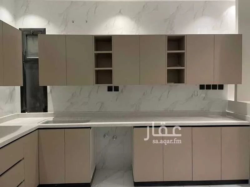 شقة 5 غرف في الحمرا 3