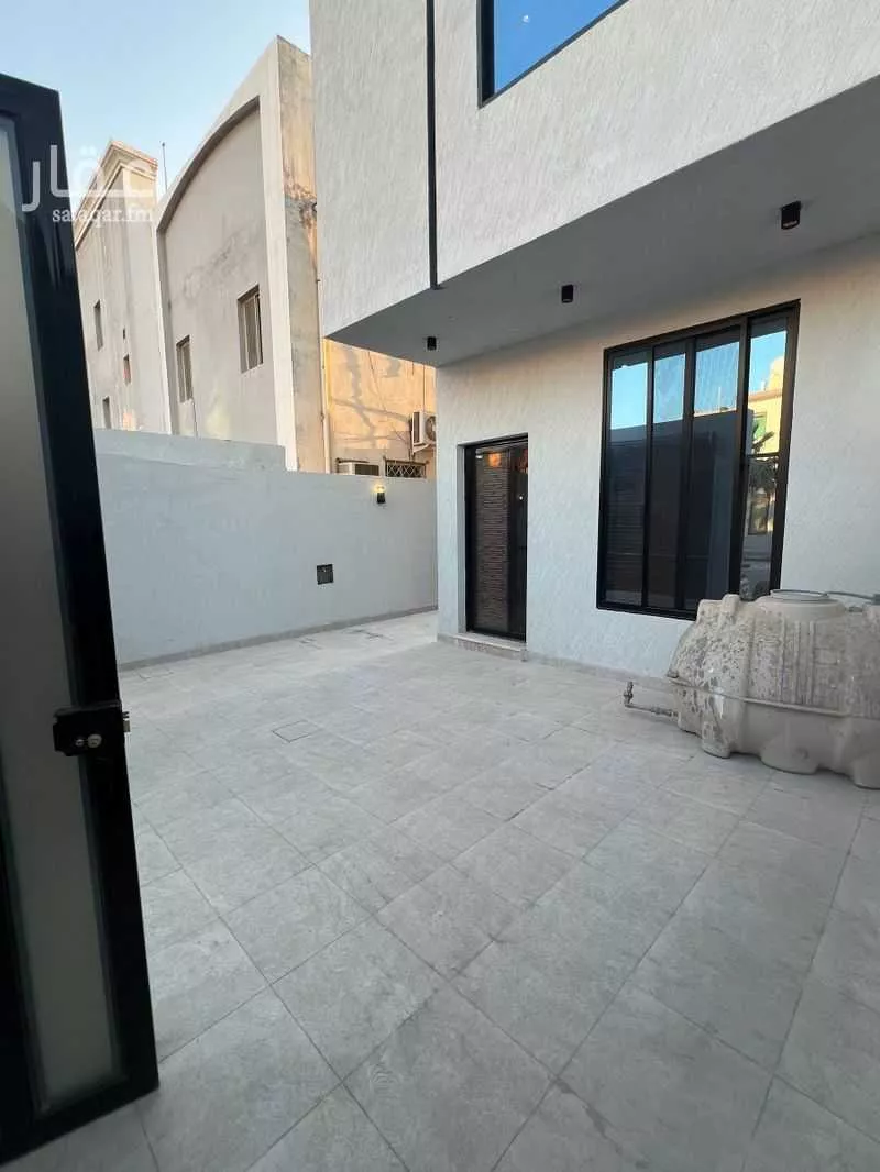 شقة 5 غرف في بدر 2