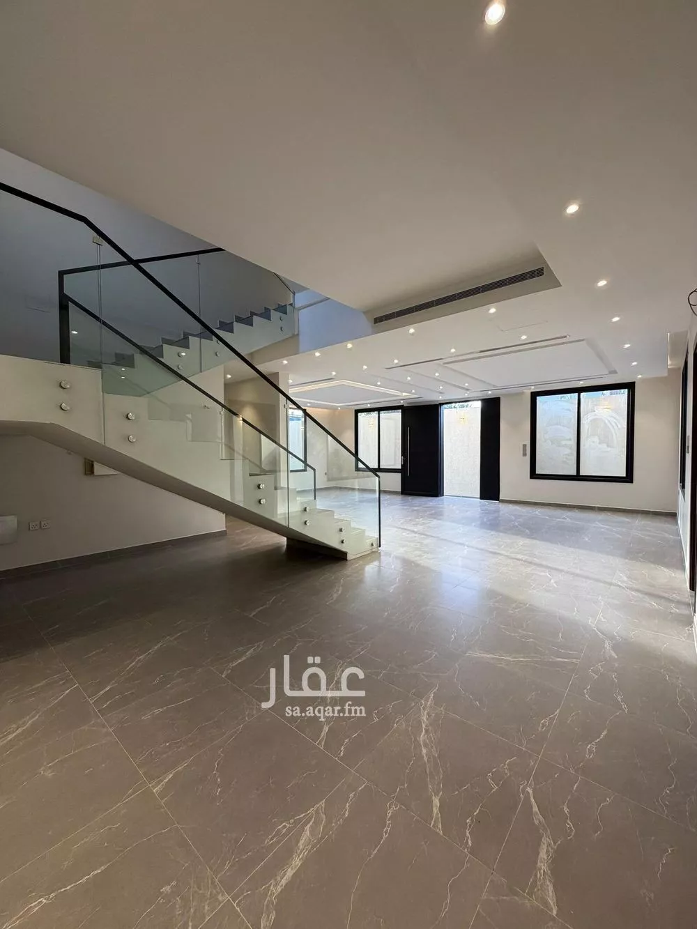 فيلا 6 غرف في العارض 4