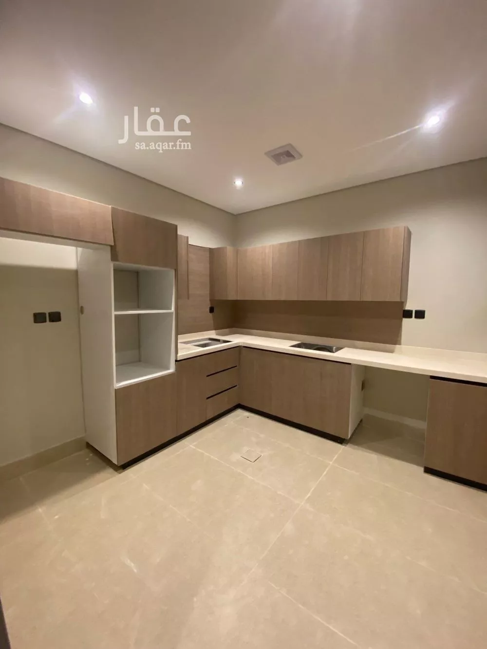 شقة 4 غرف في الحمرا 3