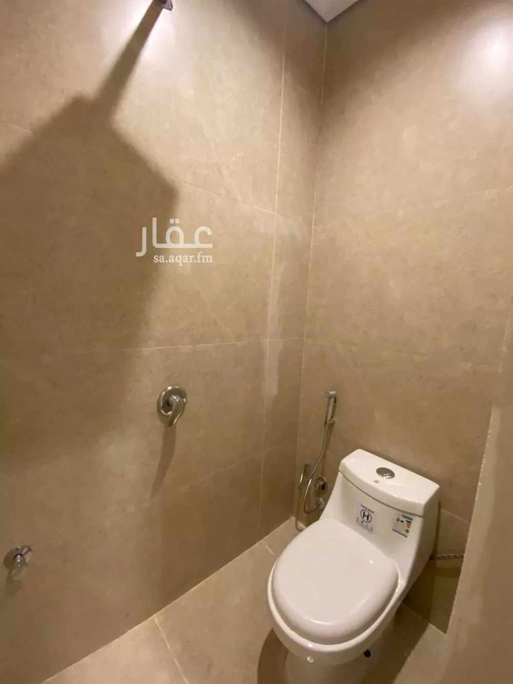 شقة 4 غرف في الحمرا 5