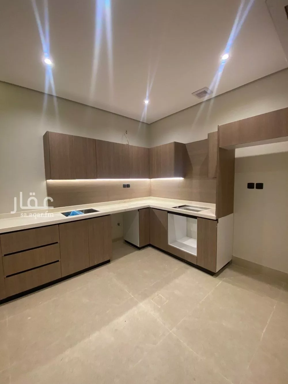 4 bedroom apartment in Al Hamra, Eastern Province 8