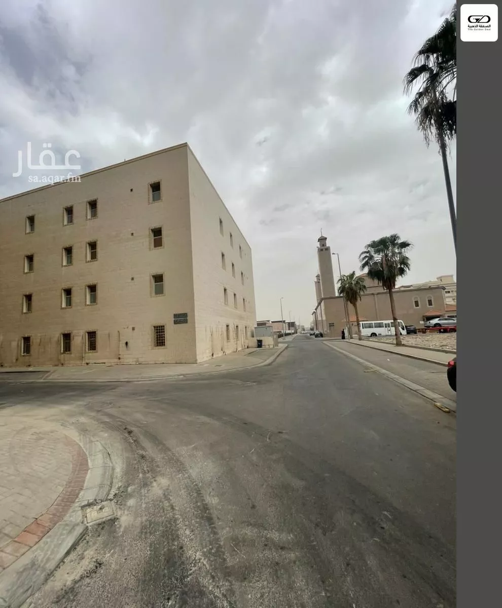 مكتب 900 م² في الرويس 4