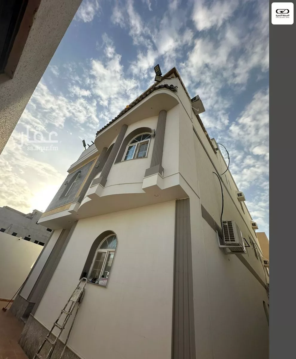 فيلا 10 غرف في الزمرد 1