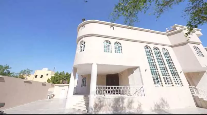 فيلا 11 غرف في العوالي 2