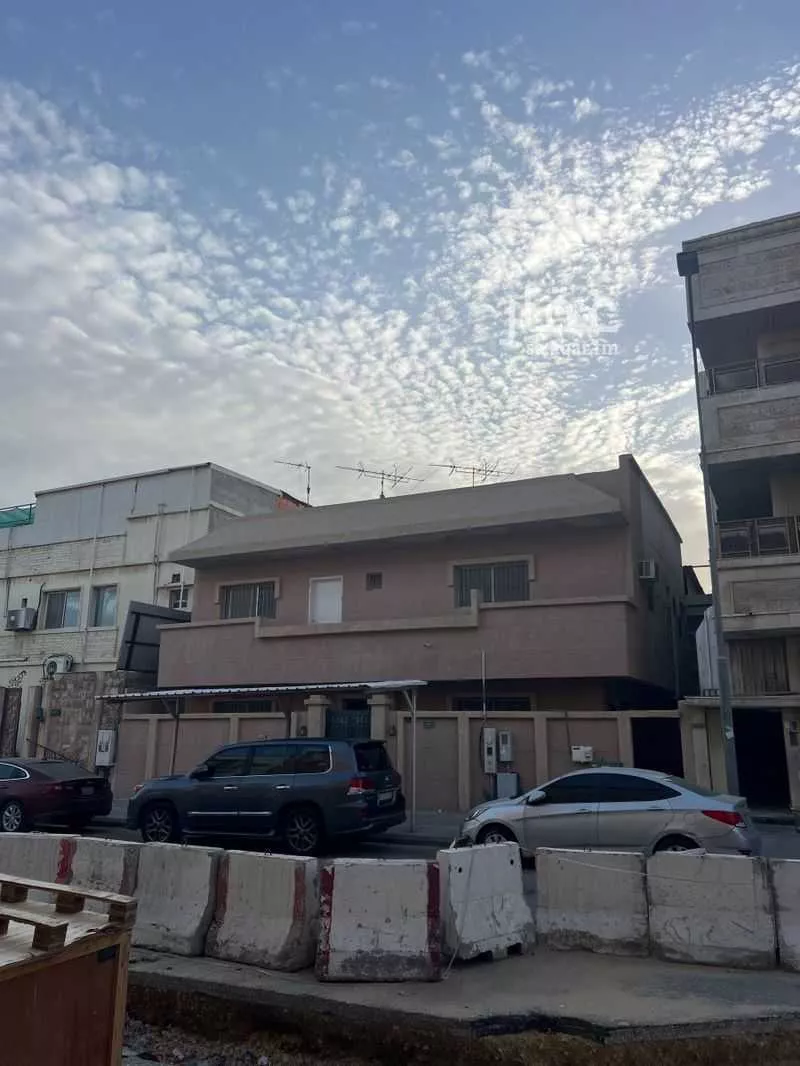 عمارة 325 م² في الثقبة 2