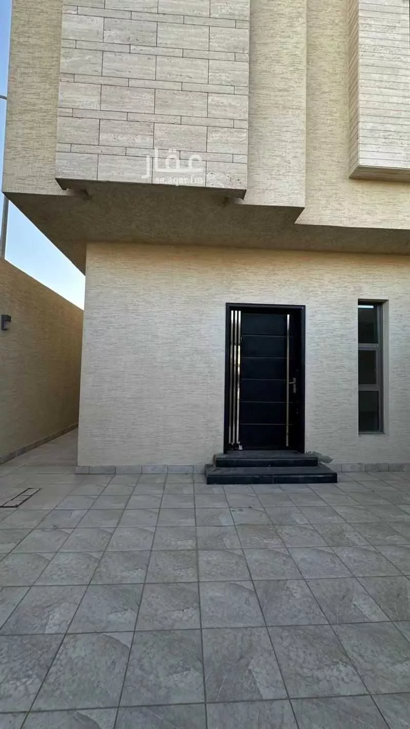 8 bedroom villa in Al Aridh 1