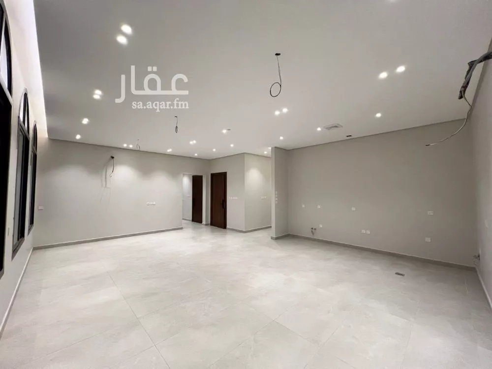 شقة 5 غرف في الروضة 5