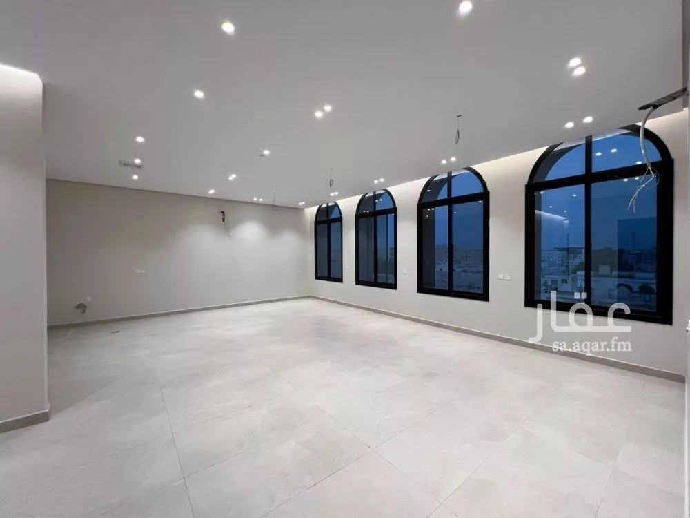 شقة 5 غرف في الروضة 1