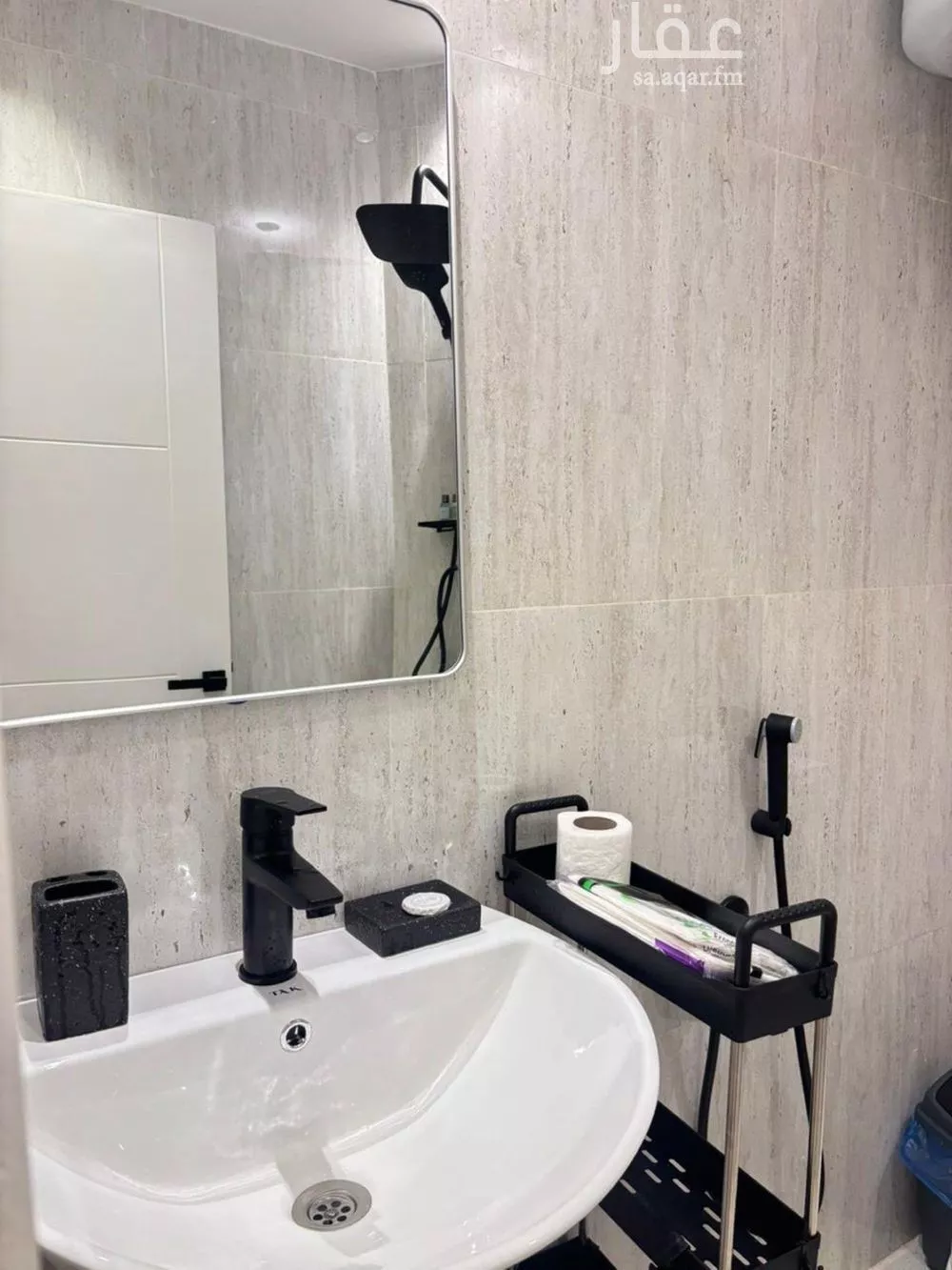 شقة 1 غرف في الملقا 5