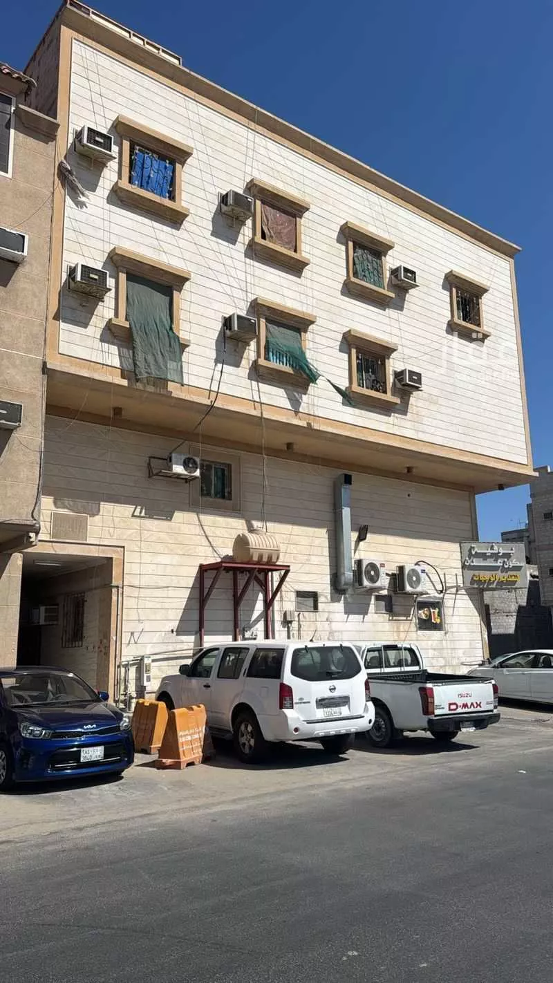 عمارة 325 م² في الخليج 2