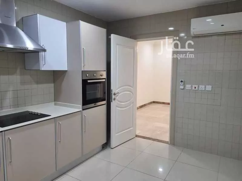 4 bedroom apartment in Al Qusur 5