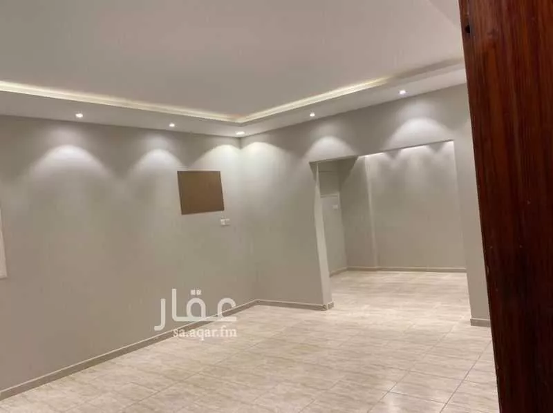 عمارة 645 م² في الظاهرة 4