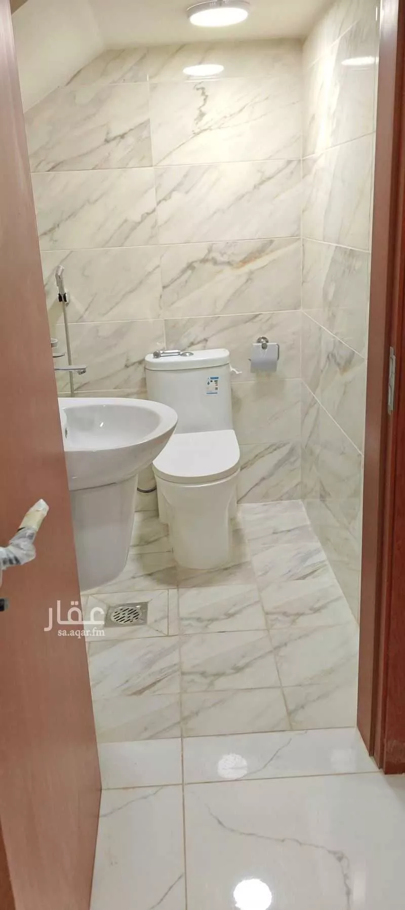 فيلا 9 غرف في الشرق 4