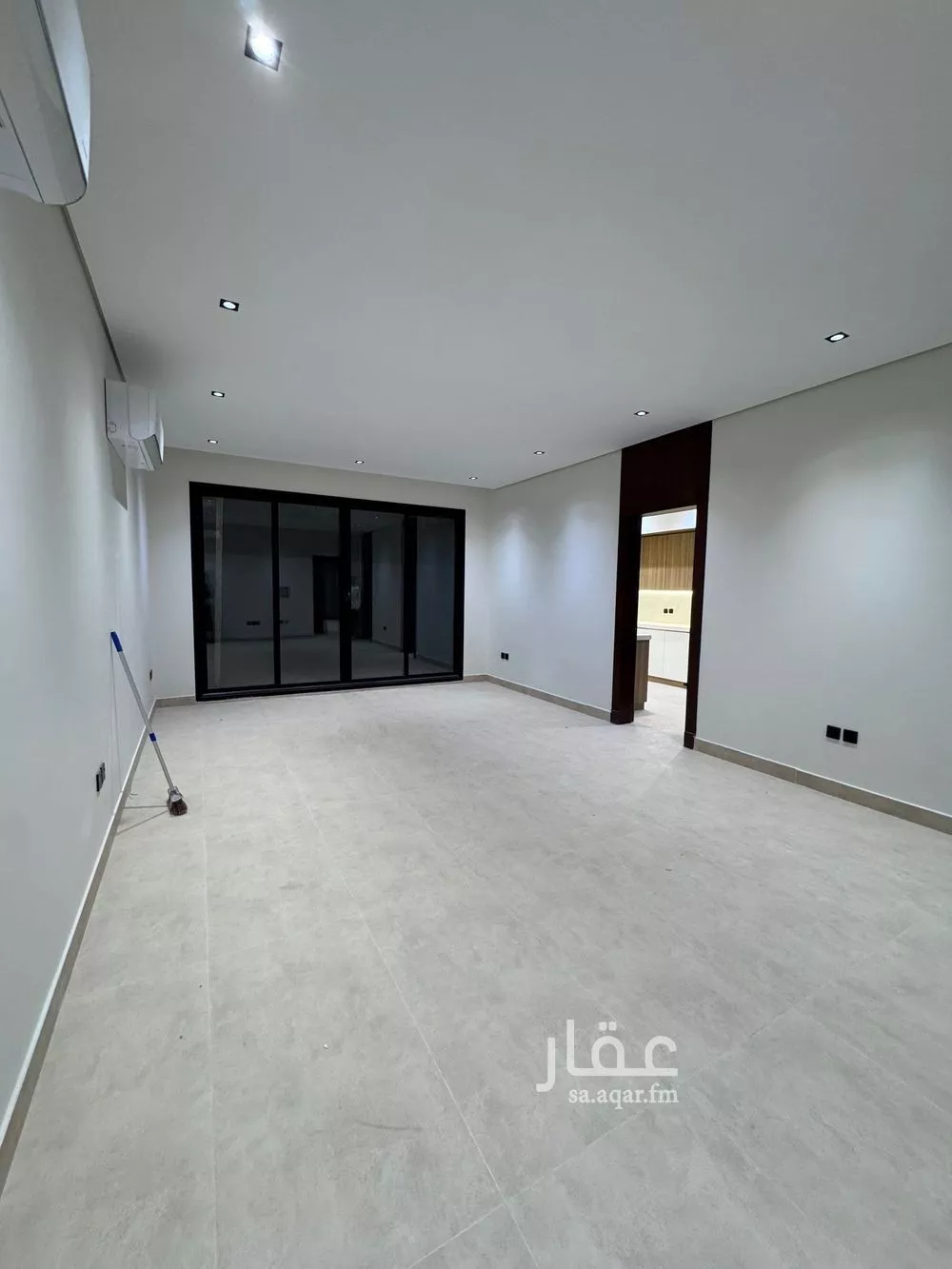 شقة 4 غرف في العارض 4