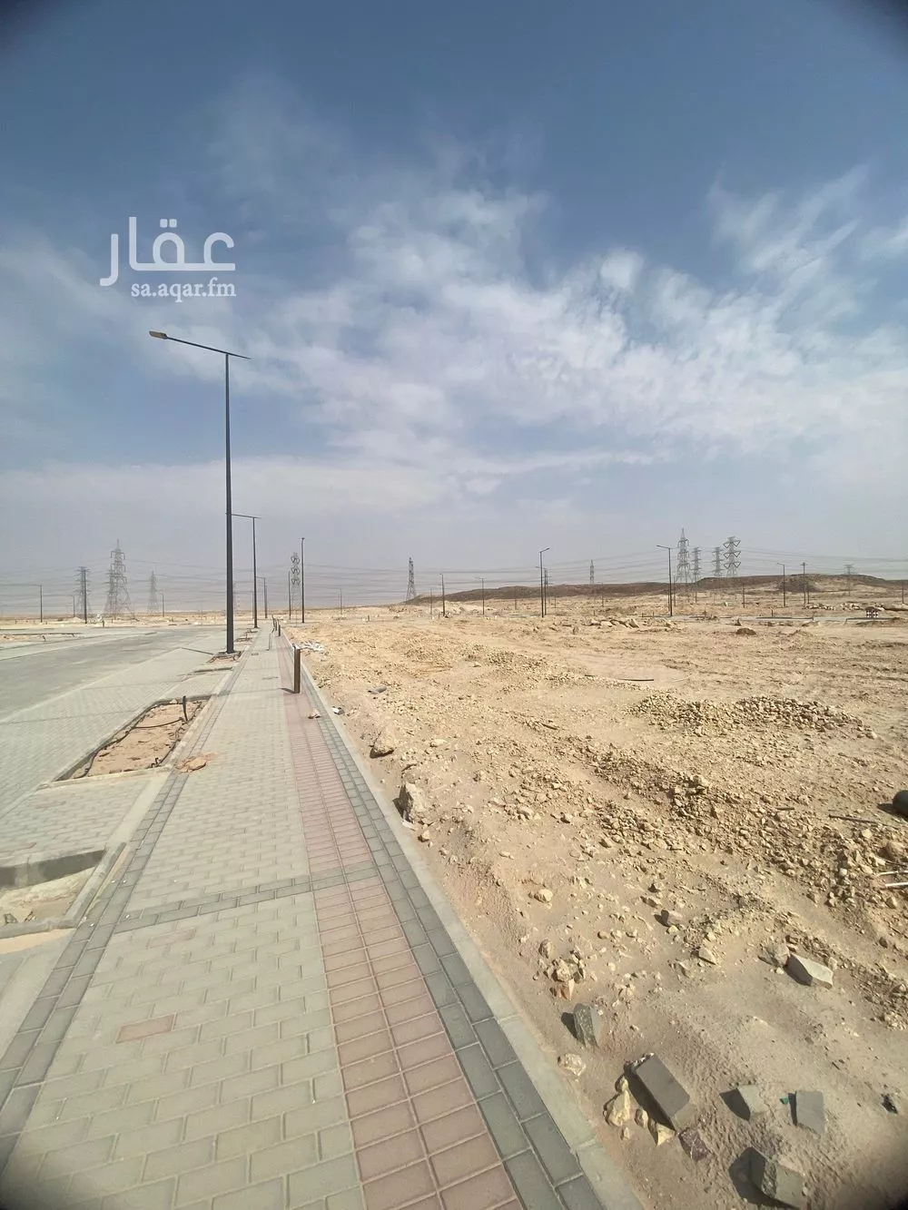 أرض 300 م² في الشرق 5