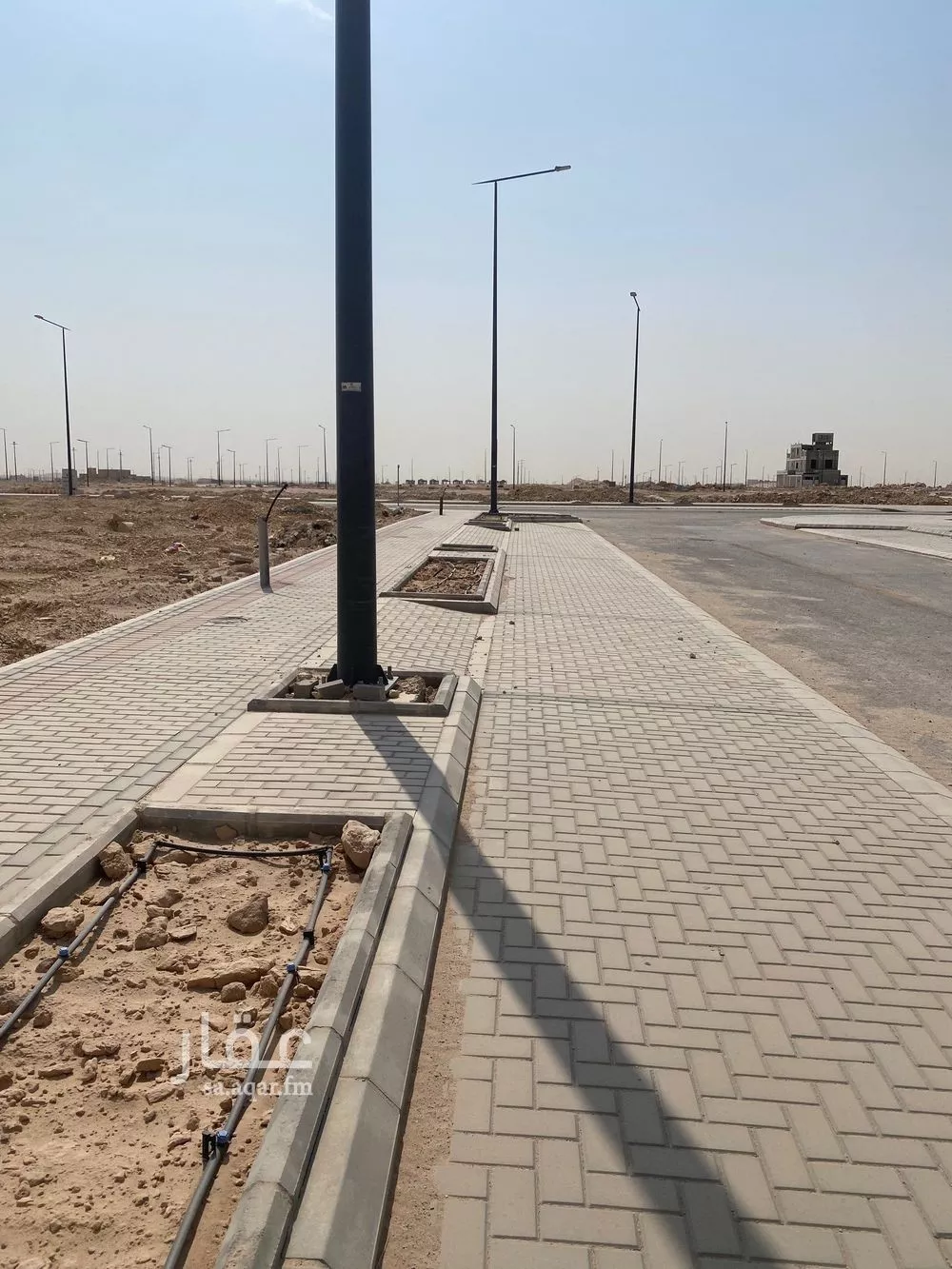 أرض 300 م² في الشرق 3