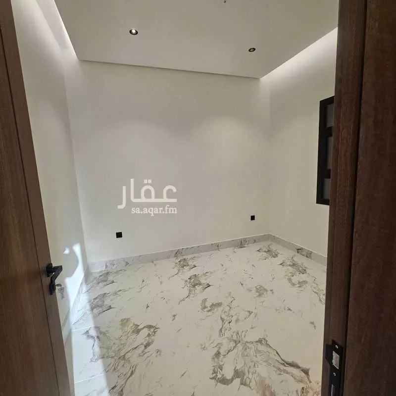 شقة 5 غرف في الحمرا 3