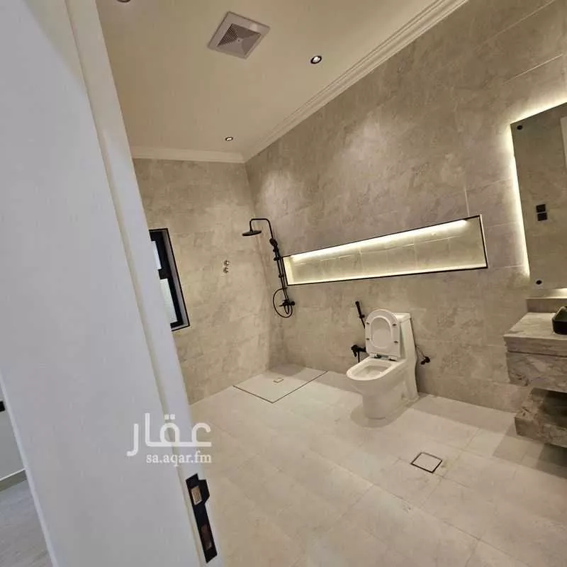 8 bedroom villa in Al Khuzama, Eastern Province 16