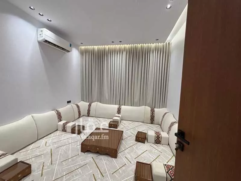 3 bedroom floor in Al Janadriyah 3