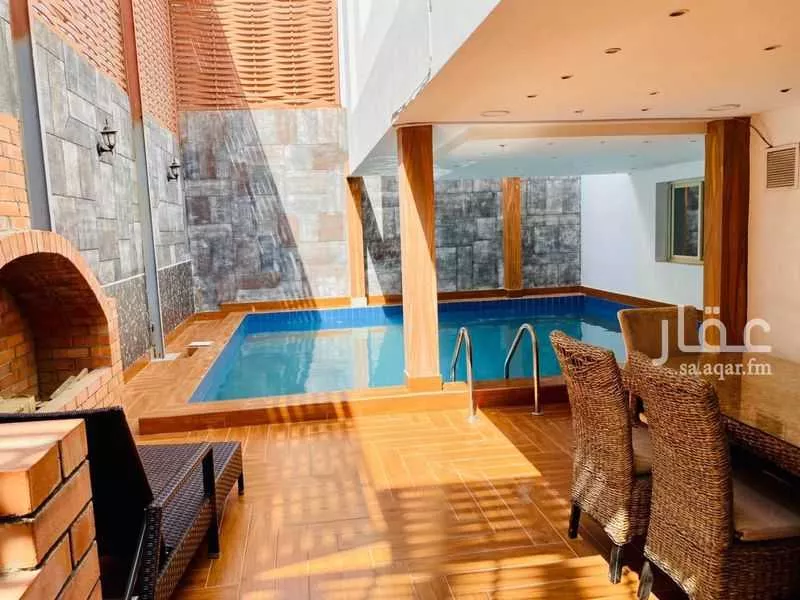 فيلا 10 غرف في طيبة 2