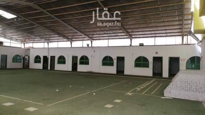 عمارة 817 م² في الروضة 5