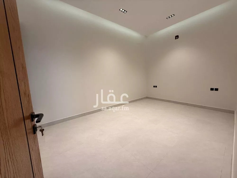 شقة 6 غرف في الرمال 4