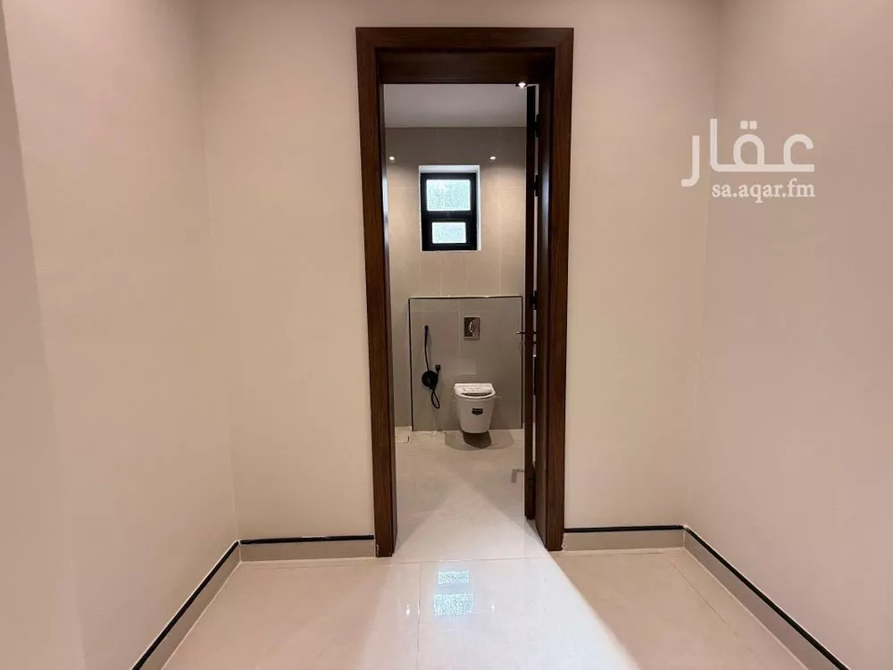 شقة 6 غرف في الرمال 4