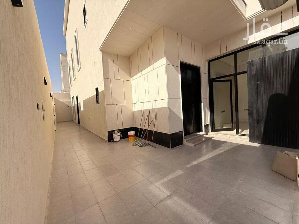 شقة 6 غرف في الرمال 3