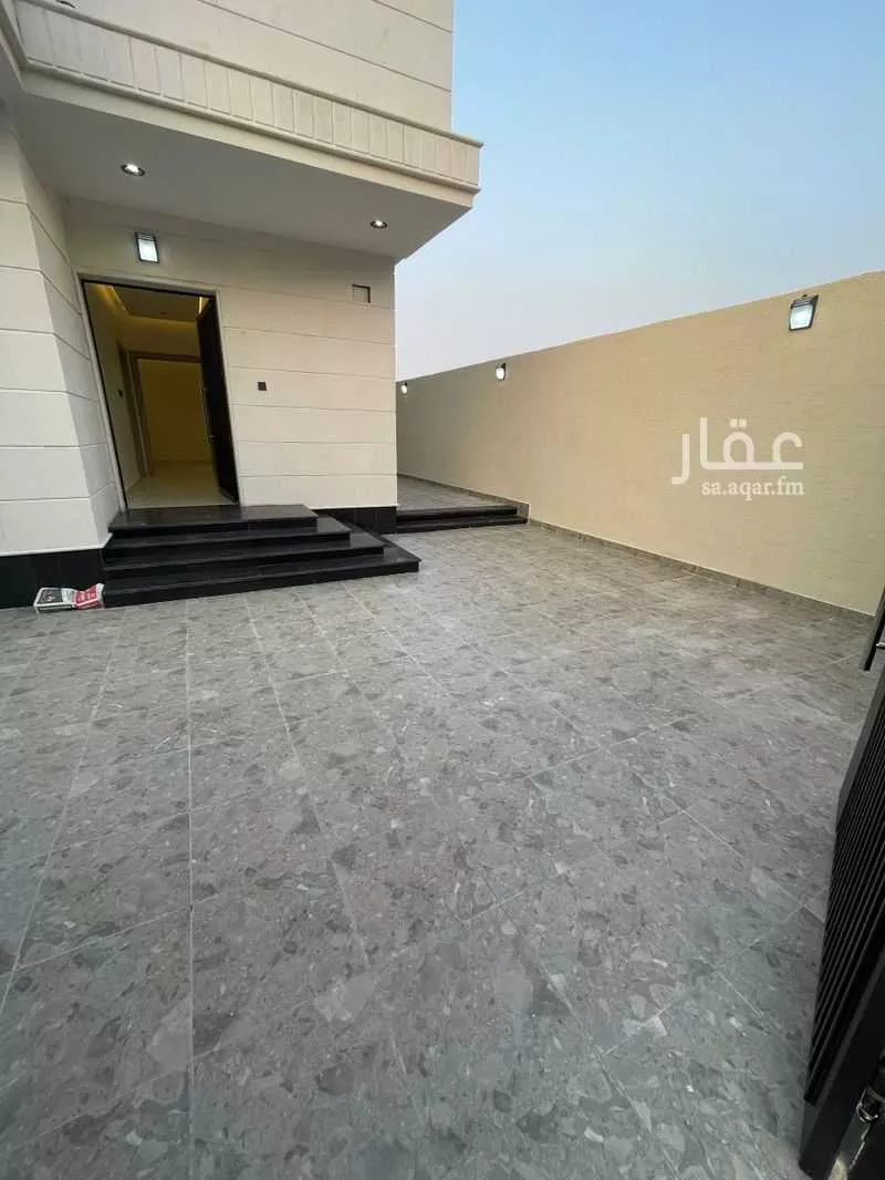 فيلا 8 غرف في الملك فهد 5