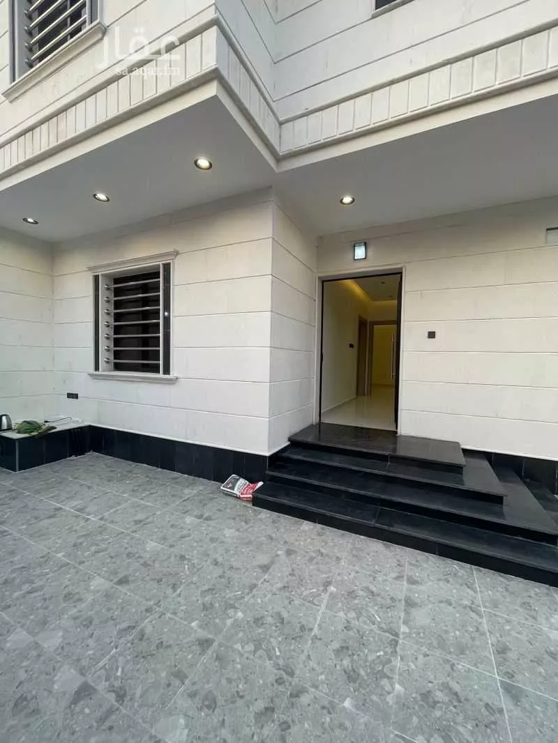 فيلا 8 غرف في الملك فهد 4