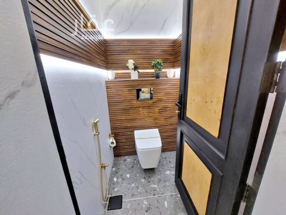 مكتب 65 م² في العليا 2