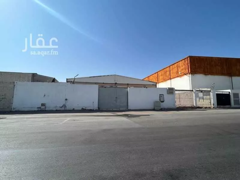 مستودع 1500 م² في العزيزية 3