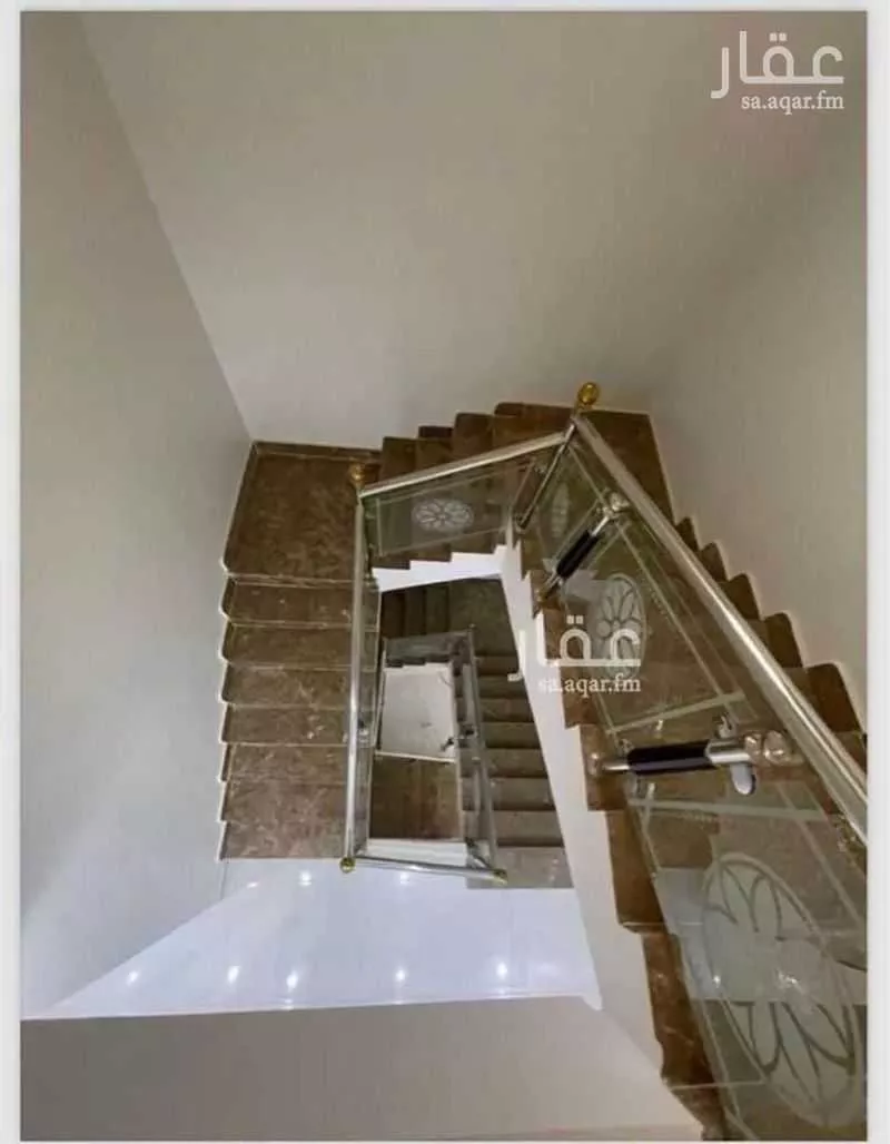 فيلا 8 غرف في القادسية 5