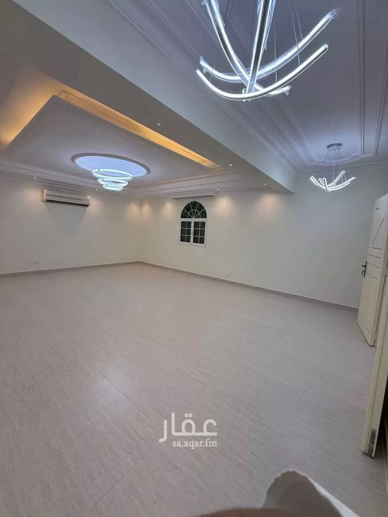 5 bedroom villa in Al Shati 2
