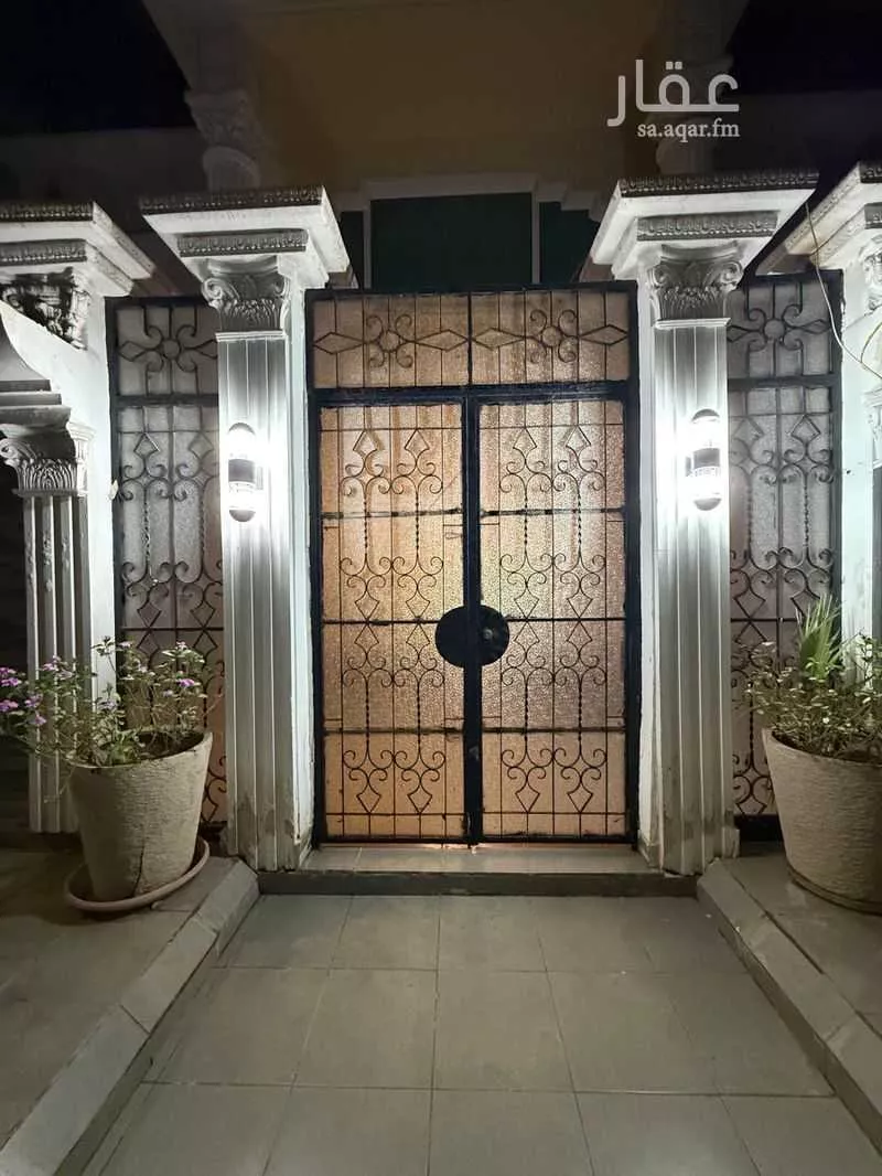 5 bedroom villa in Al Shati 1