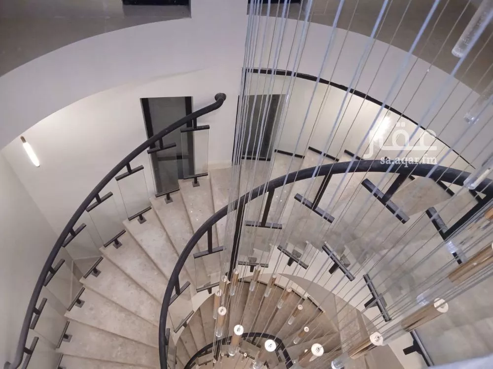 فيلا 9 غرف في العقيق 1